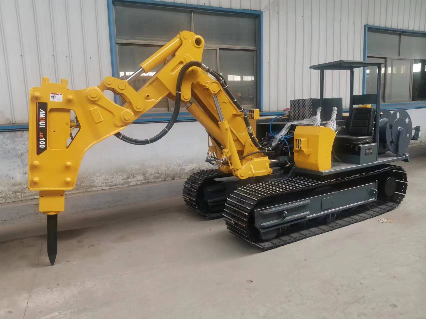 把握行业趋势：山东菏煤重工斜井扒渣机与矿用电动挖掘机引领绿色智能矿山变革