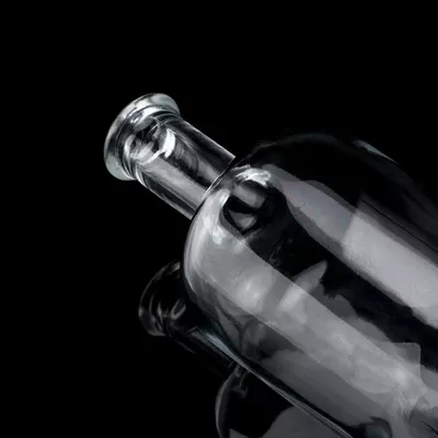 750毫升容量的烈酒玻璃瓶酸蚀表面玻璃材料