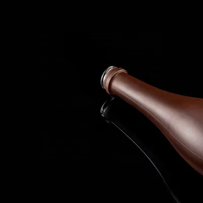 500毫升香槟瓶，哑光漆面，独特设计，铜涂层玻璃项圈